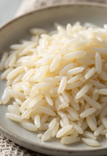 Świeżo ugotowany ryż Basmati, lekkie i sypkie ziarna