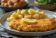 Pork schnitzel z ziemniakami, chrupiąca wieprzowina i maślane ziemniaki
