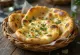 Naan czosnkowy, miękki i apetyczny chleb indyjski