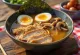 Kagoshima ramen na bazie wieprzowo-drobiowej podany z mięsem chashu i jajkiem
