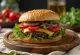 Burger z pieczoną papryką podany na talerzu