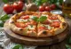 Pizza Caprese ze świeżymi pomidorami, mozzarellą i bazylią