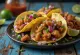 Tripas Taco z wolno gotowanymi flakami wołowymi, kolendrą i czerwoną cebulą