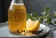 Probiotyczna waniliowa kombucha podana na świeżo