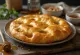 Focaccia cynamonowo-miodowa podana na talerzu