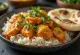 Kurczak tikka masala podany z ryżem basmati