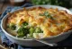 Bacalhau com natas podane z brokułami, zapieczone na złotobrązowo danie rybne