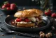 Czekoladowy Burger podany jako deser