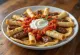 Beyti Kebab podany z sosem pomidorowym i jogurtem